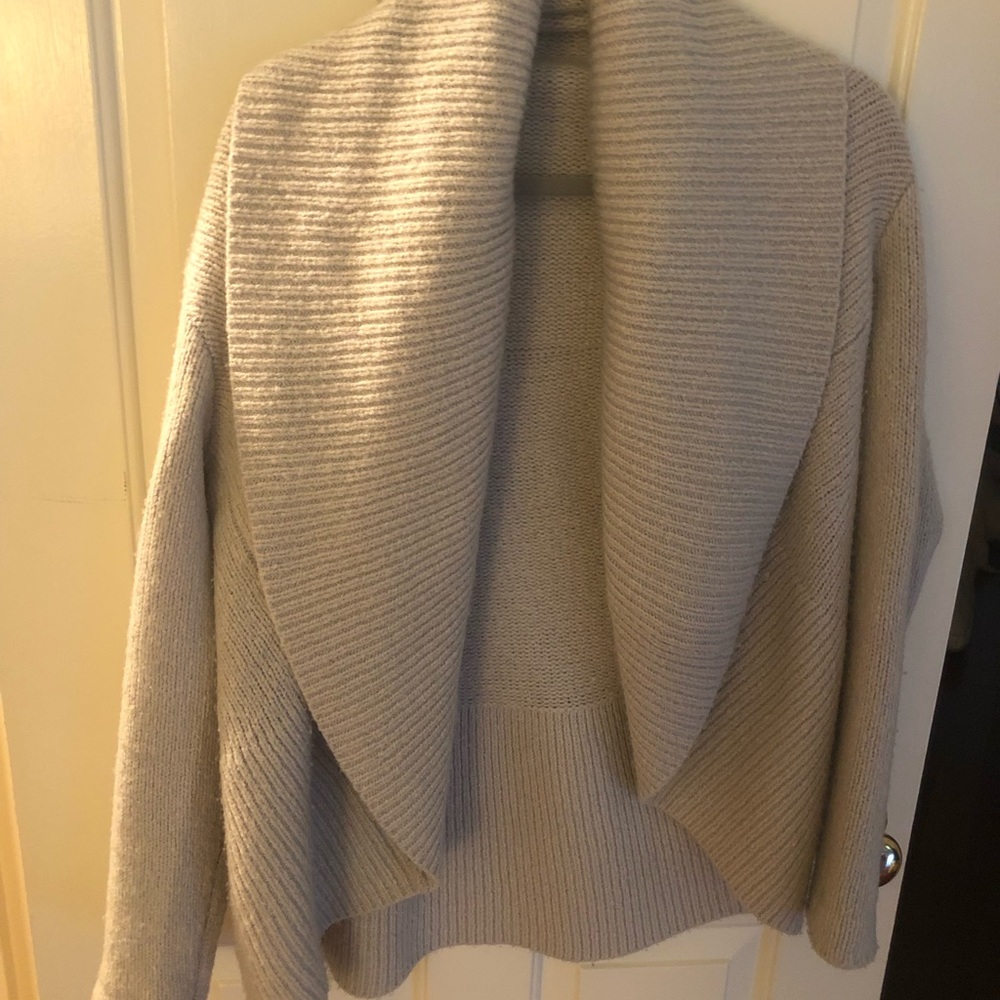 Vince circle cashmere sweater light grey large reposhing to get a darker grey